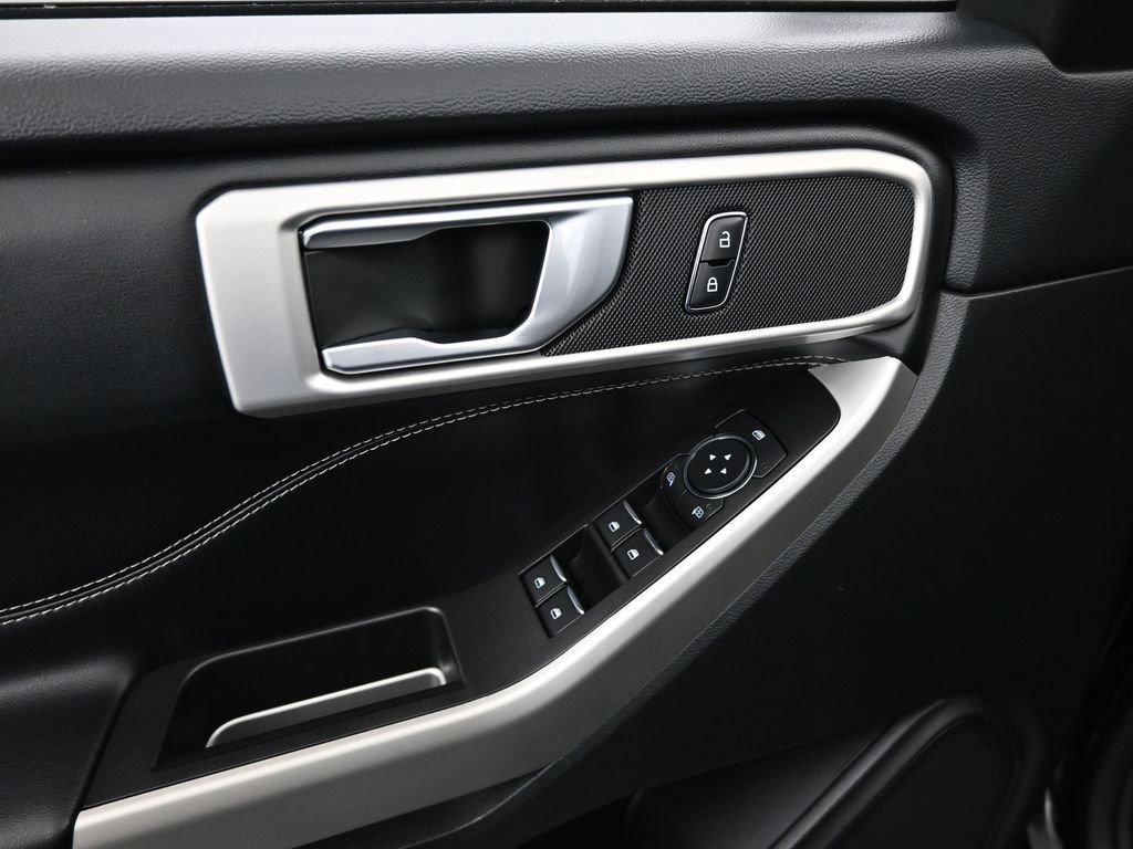 Used 2022 Ford Explorer XLT image 11