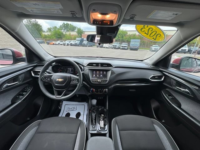 Used 2023 Chevrolet TrailBlazer LT FWD image 16