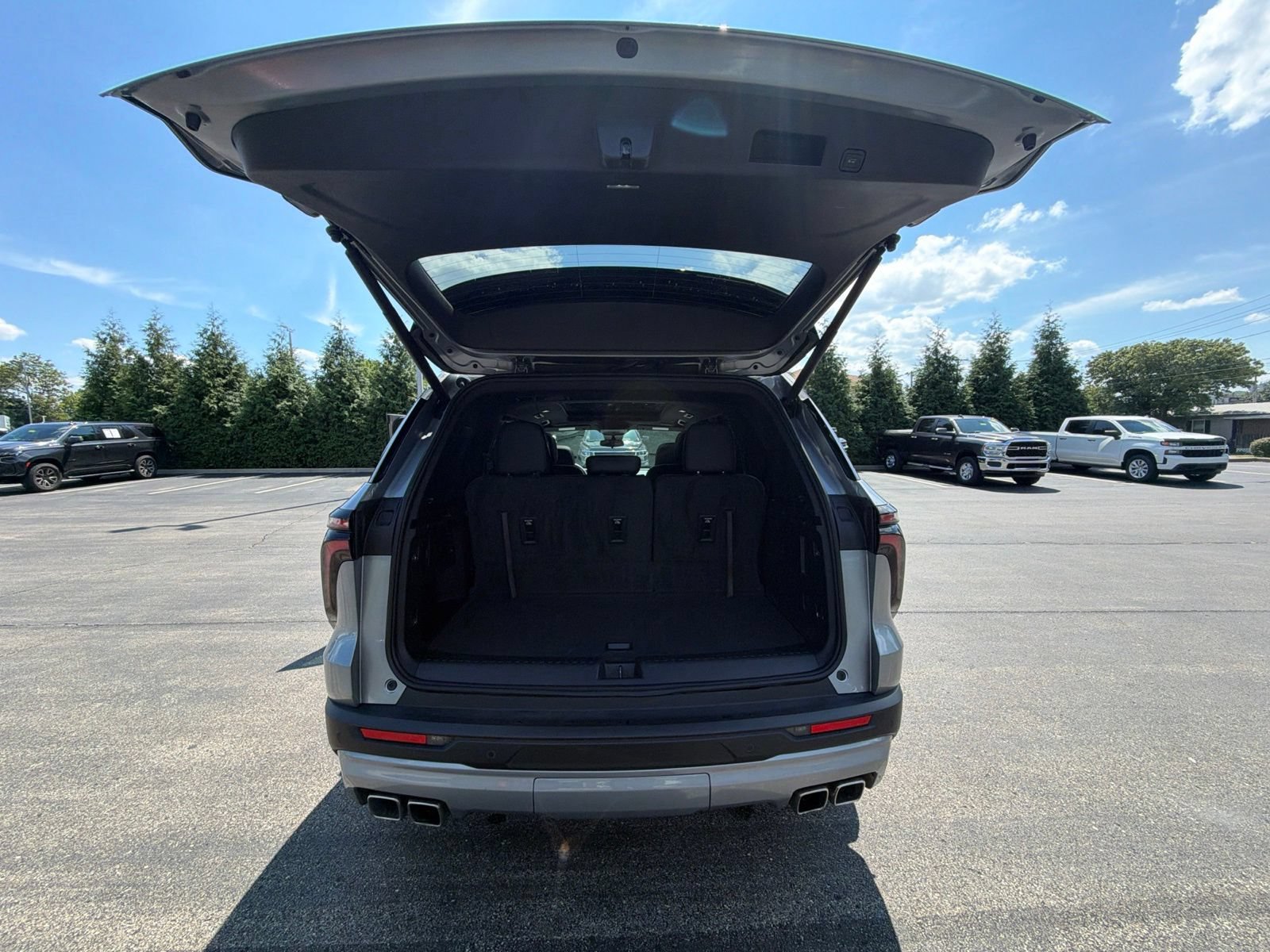 Used 2024 Chevrolet Traverse Z71 w/ LPO, Floor Liner Package AWD/4WD image 27