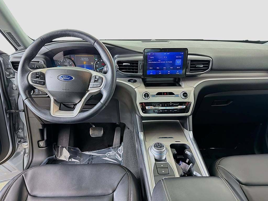 Used 2023 Ford Explorer XLT w/ Equipment Group 202A AWD/4WD image 25