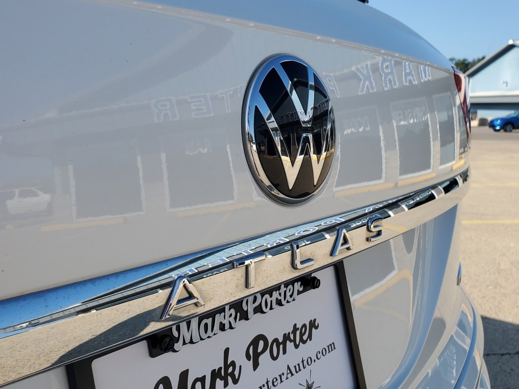 Used 2022 Volkswagen Atlas Cross Sport SEL Premium R-Line image 16