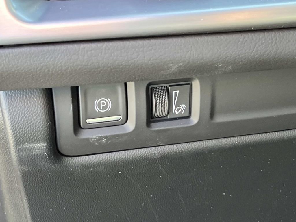 Certified 2024 Cadillac XT4 Sport image 28