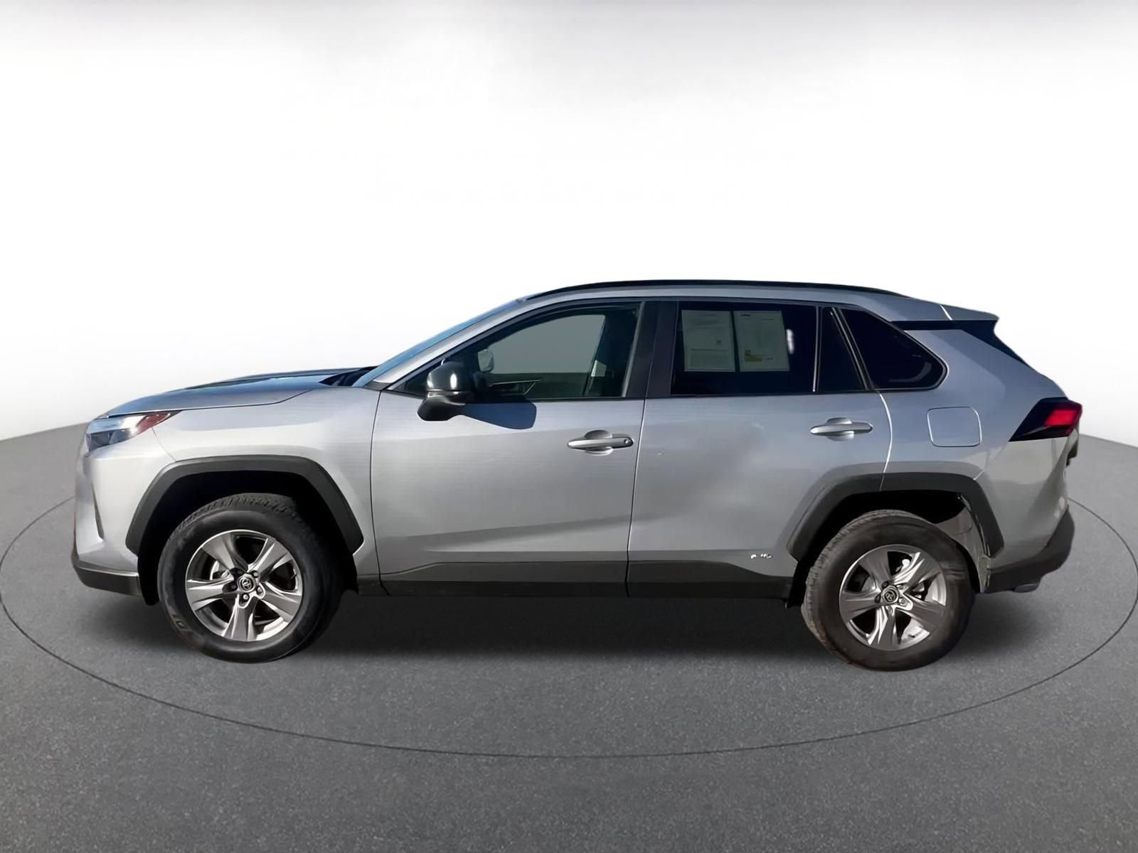 Used 2025 Toyota RAV4 LE image 9