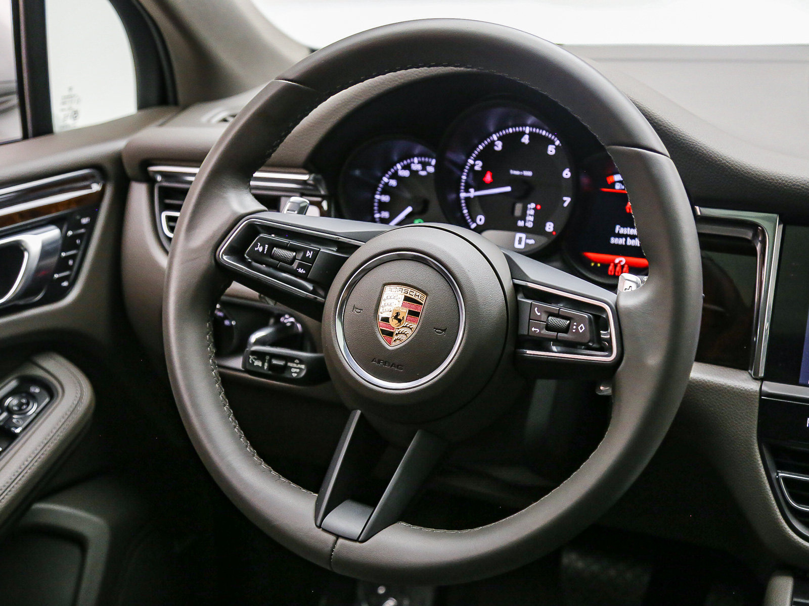 Certified 2026 Porsche Macan AWD/4WD image 19
