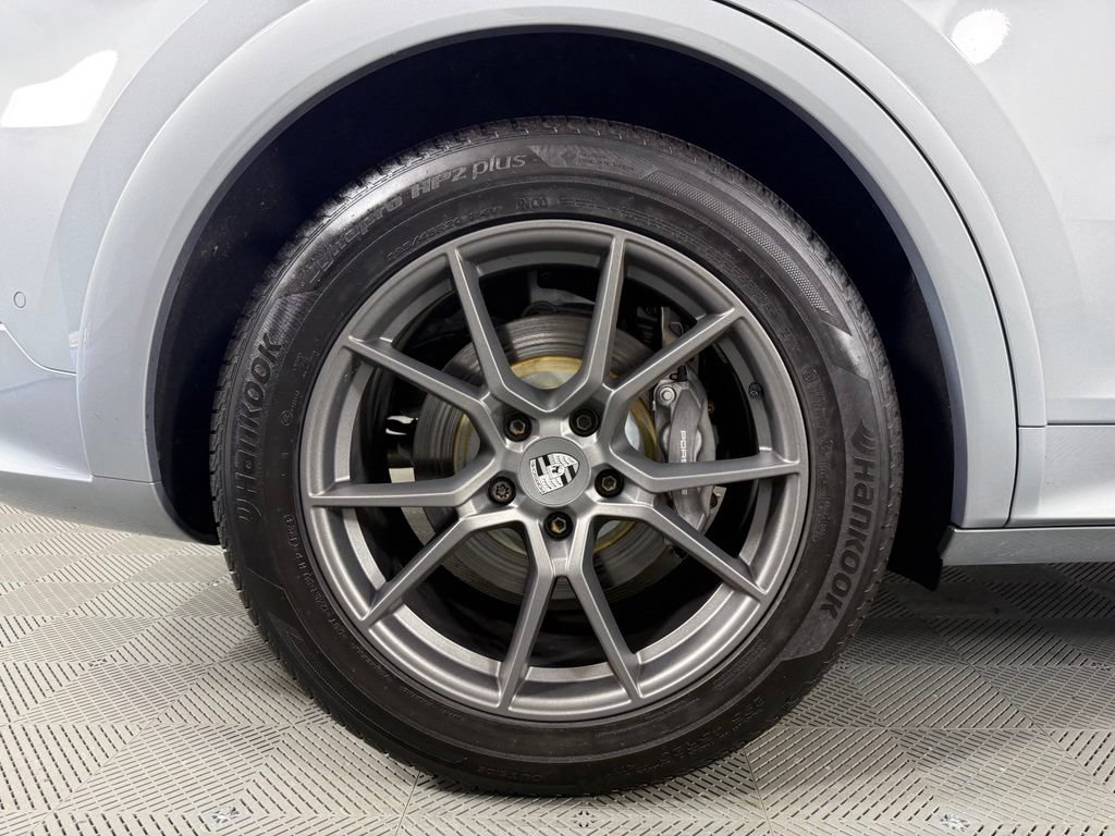Certified 2025 Porsche Cayenne AWD/4WD image 14