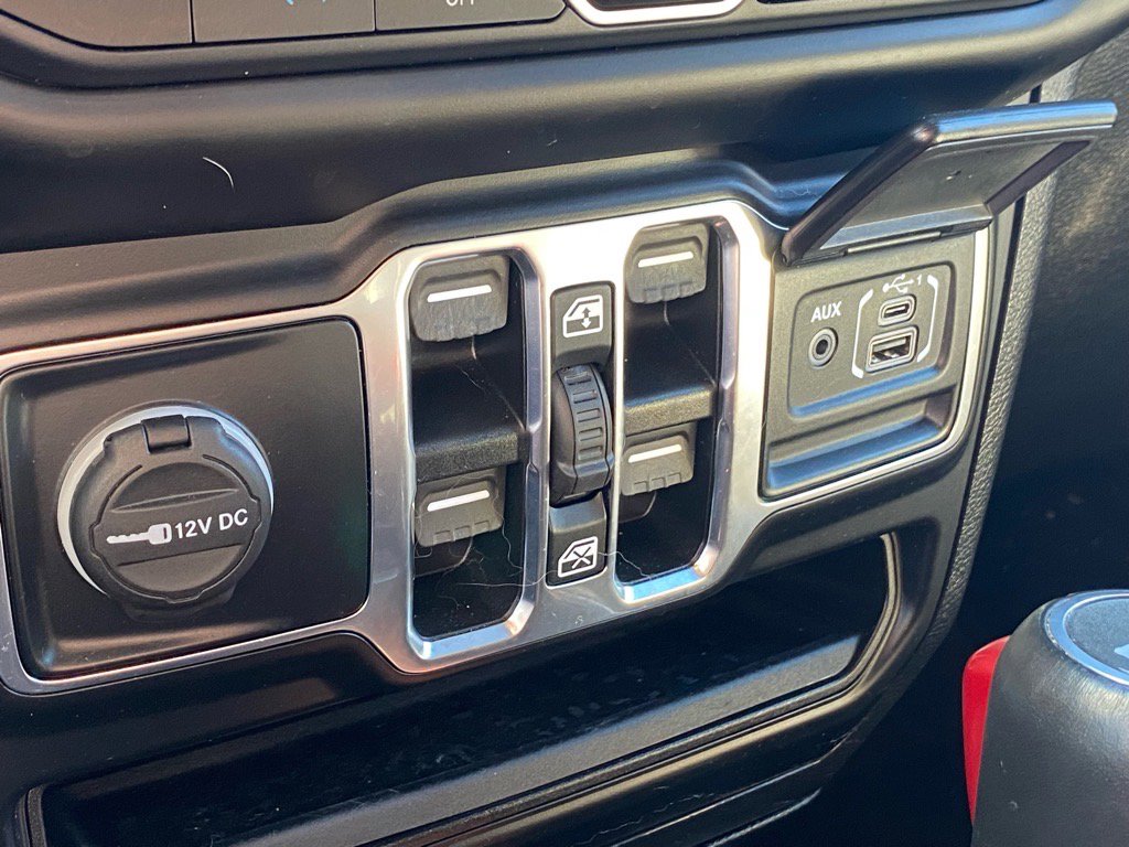 Used 2021 Jeep Wrangler Unlimited Sahara w/ Cold Weather Group image 17