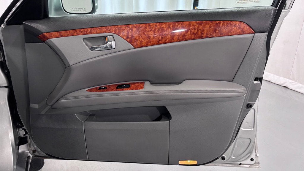 Used 2005 Toyota Avalon XLS image 20