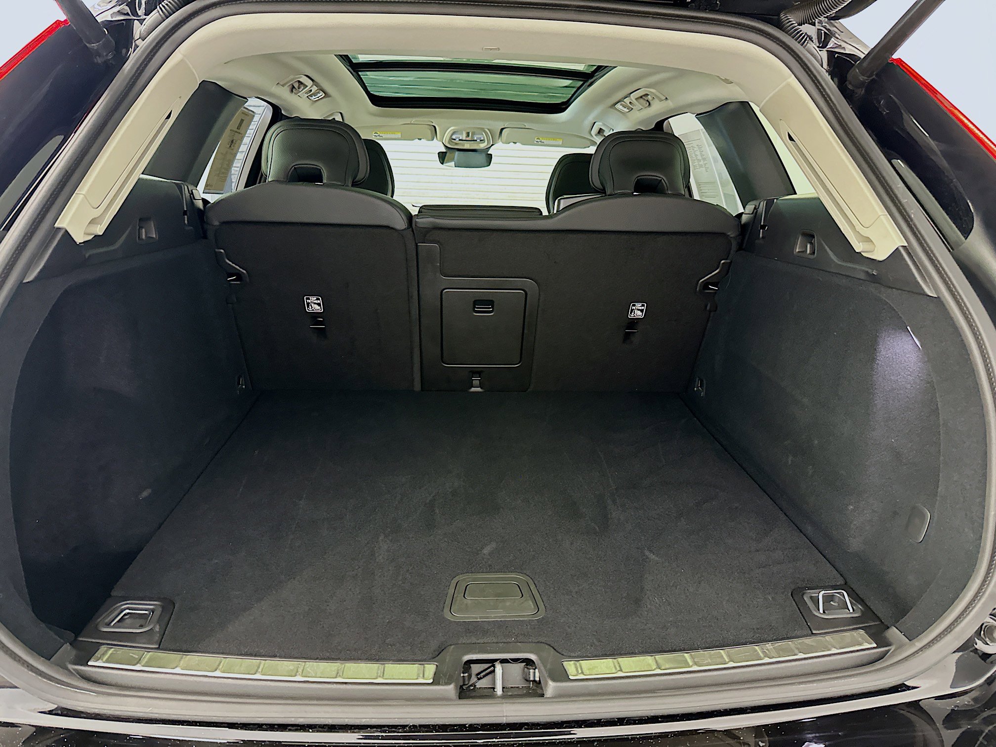 Used 2025 Volvo XC60 B5 Plus image 31