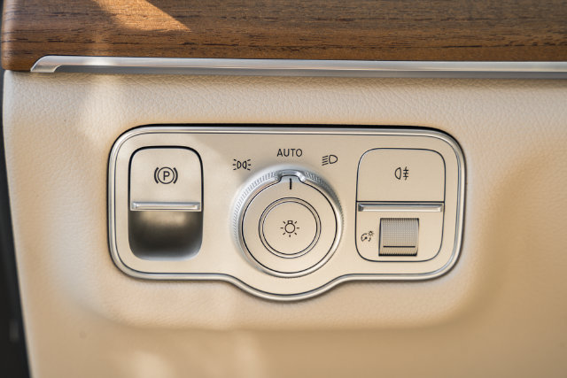 Certified 2025 Mercedes-Benz GLS 450 4MATIC image 38