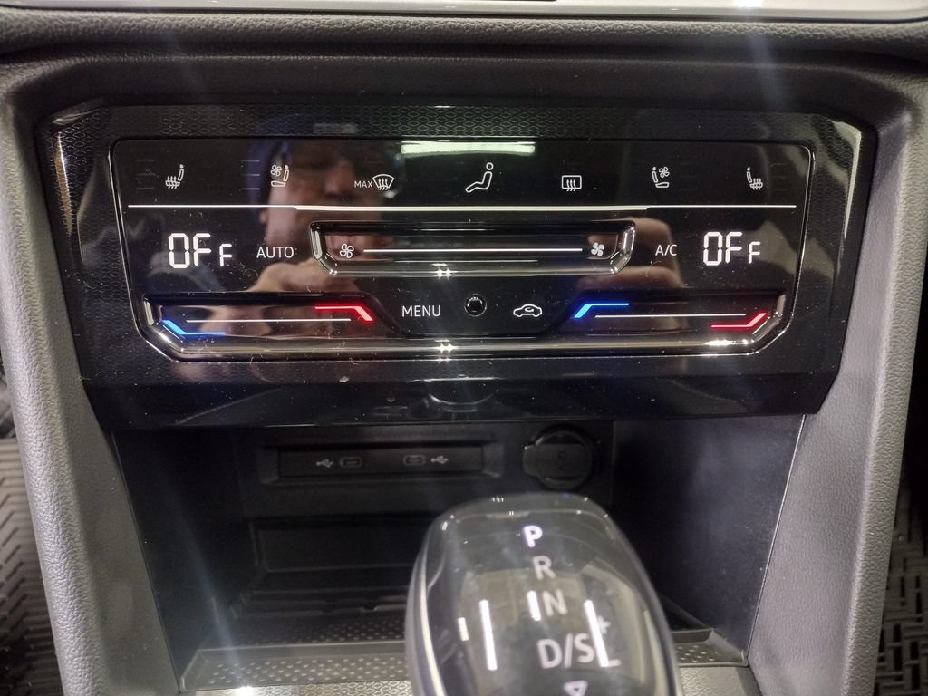 New 2026 Volkswagen Taos SEL AWD/4WD image 33