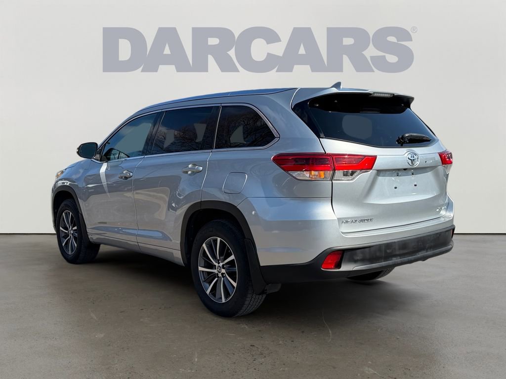 Used 2017 Toyota Highlander XLE w/ Carpet Mat Package image 4