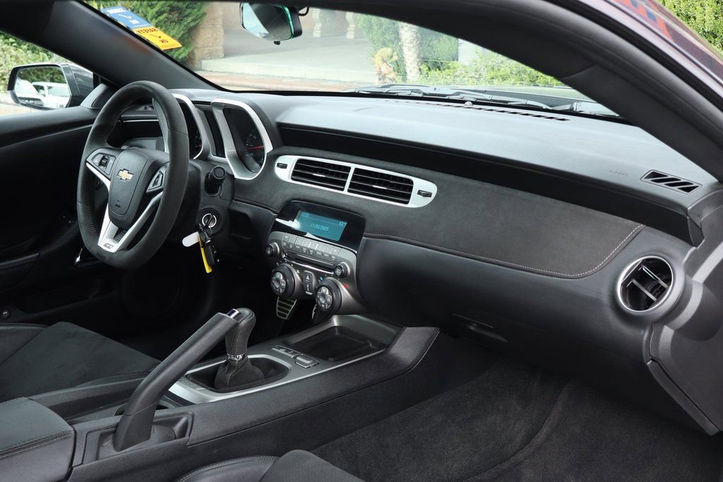 Used 2015 Chevrolet Camaro Z/28 RWD image 32