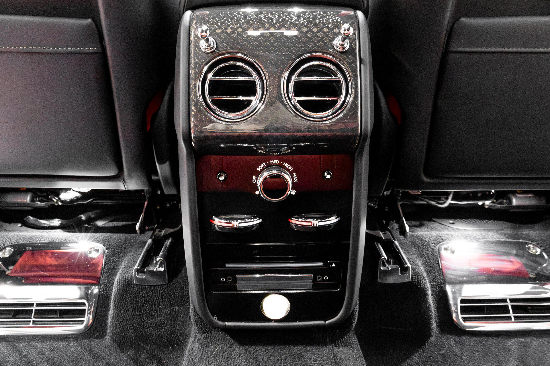 Used 2021 Rolls-Royce Cullinan Black Badge AWD/4WD image 34