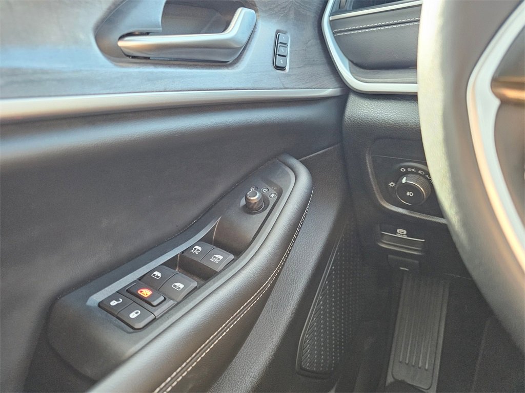 Used 2024 Jeep Grand Cherokee L Limited w/ Luxury Tech Group II image 29