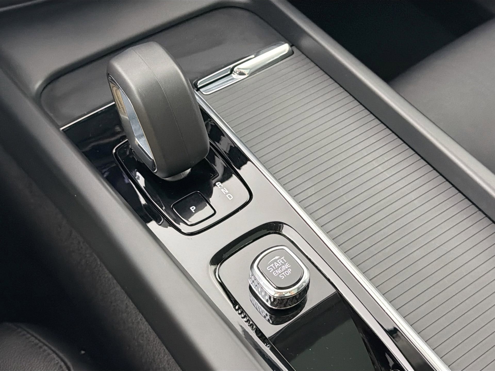 Certified 2024 Volvo XC60 B5 Core w/ Climate Package AWD/4WD image 18