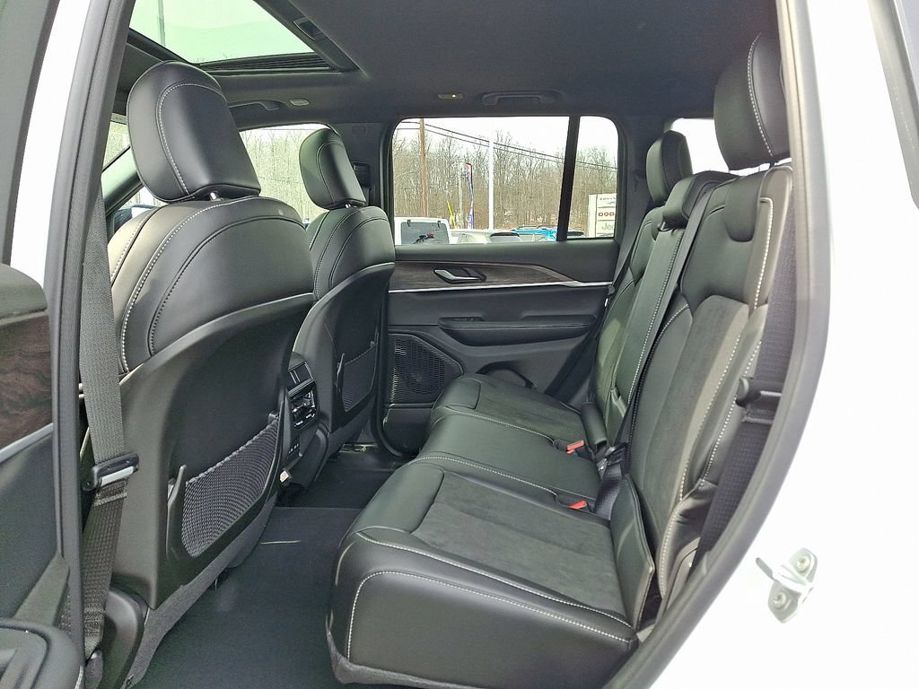New 2026 Jeep Grand Cherokee Altitude AWD/4WD image 7