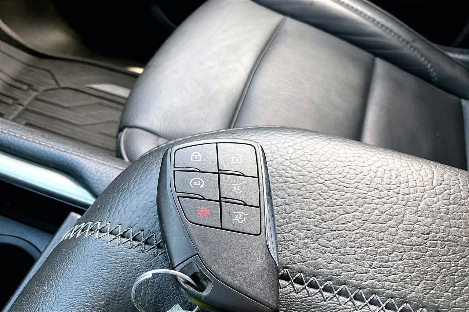 Used 2022 GMC Yukon XL Denali image 15