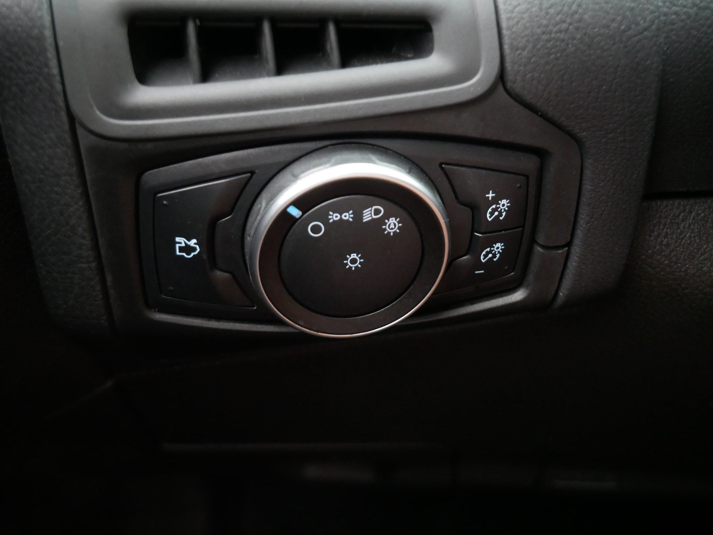 Used 2016 Ford Focus SE FWD image 28