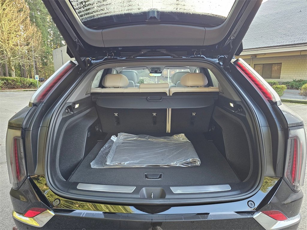 New 2026 Cadillac Optiq Luxury 2 image 15