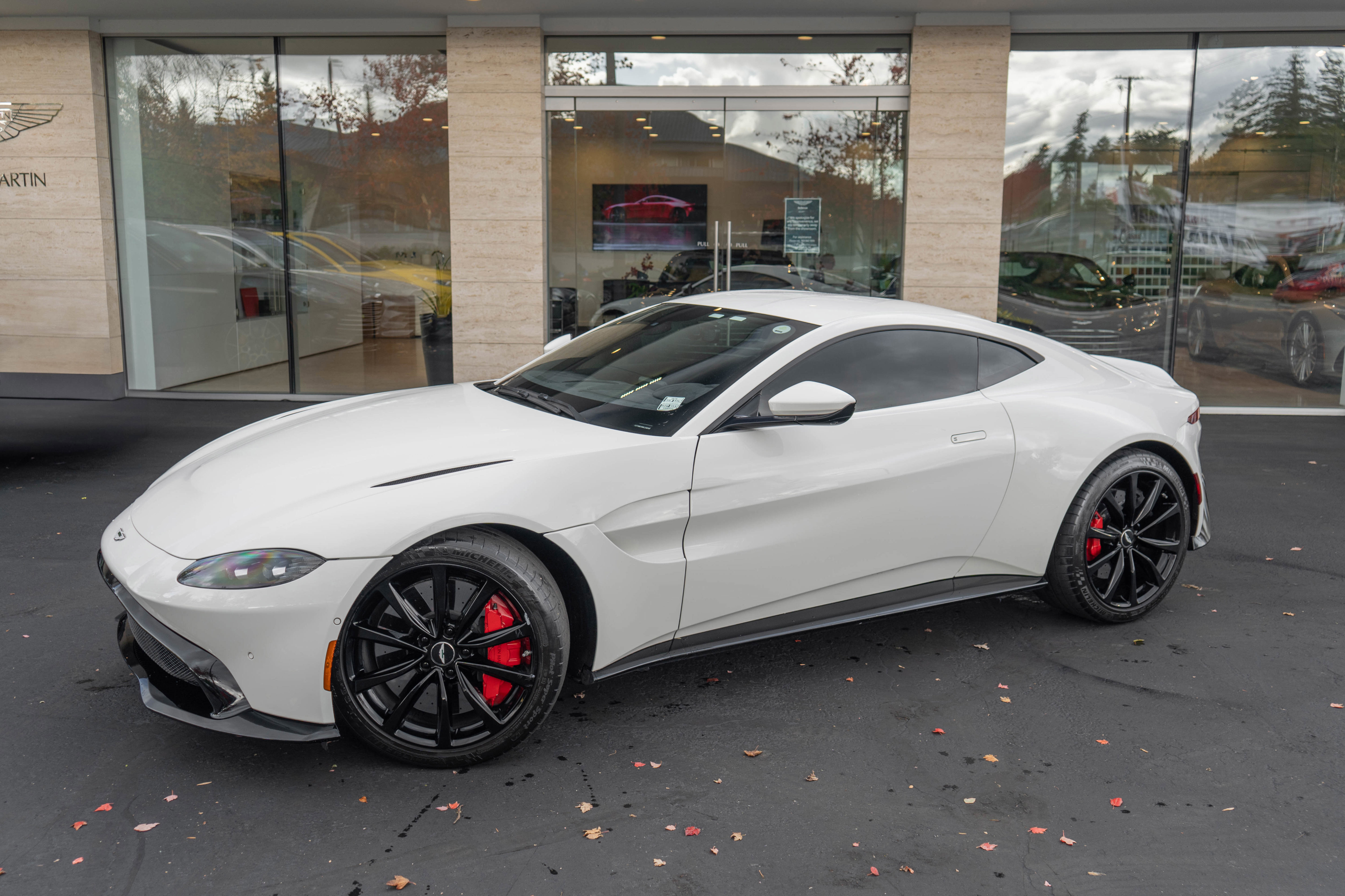 Used 2020 Aston Martin V8 Vantage Coupe RWD image 33
