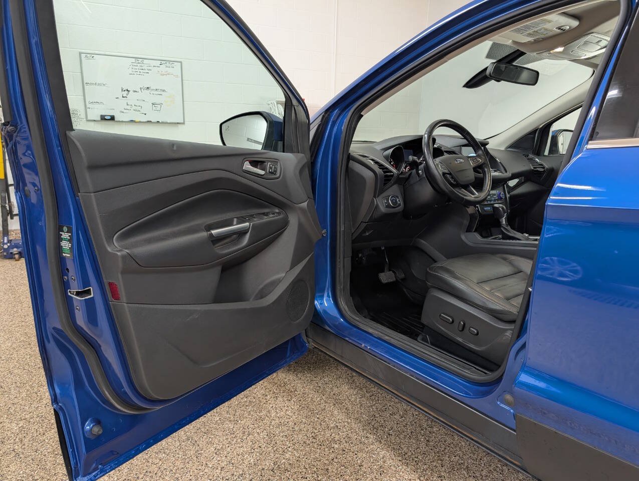Used 2017 Ford Escape Titanium FWD image 6