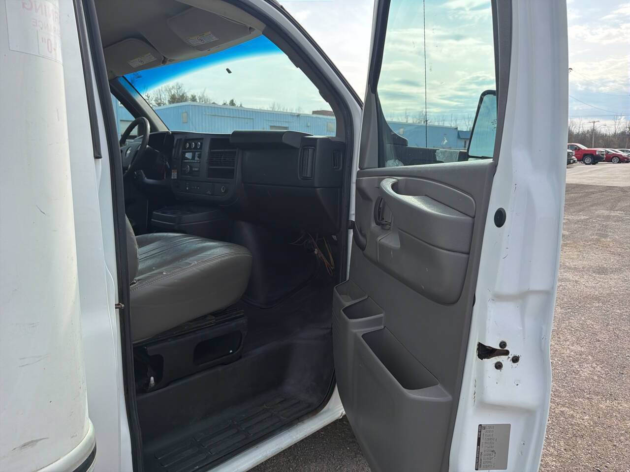 Used 2015 Chevrolet Express 3500 Extended RWD image 11