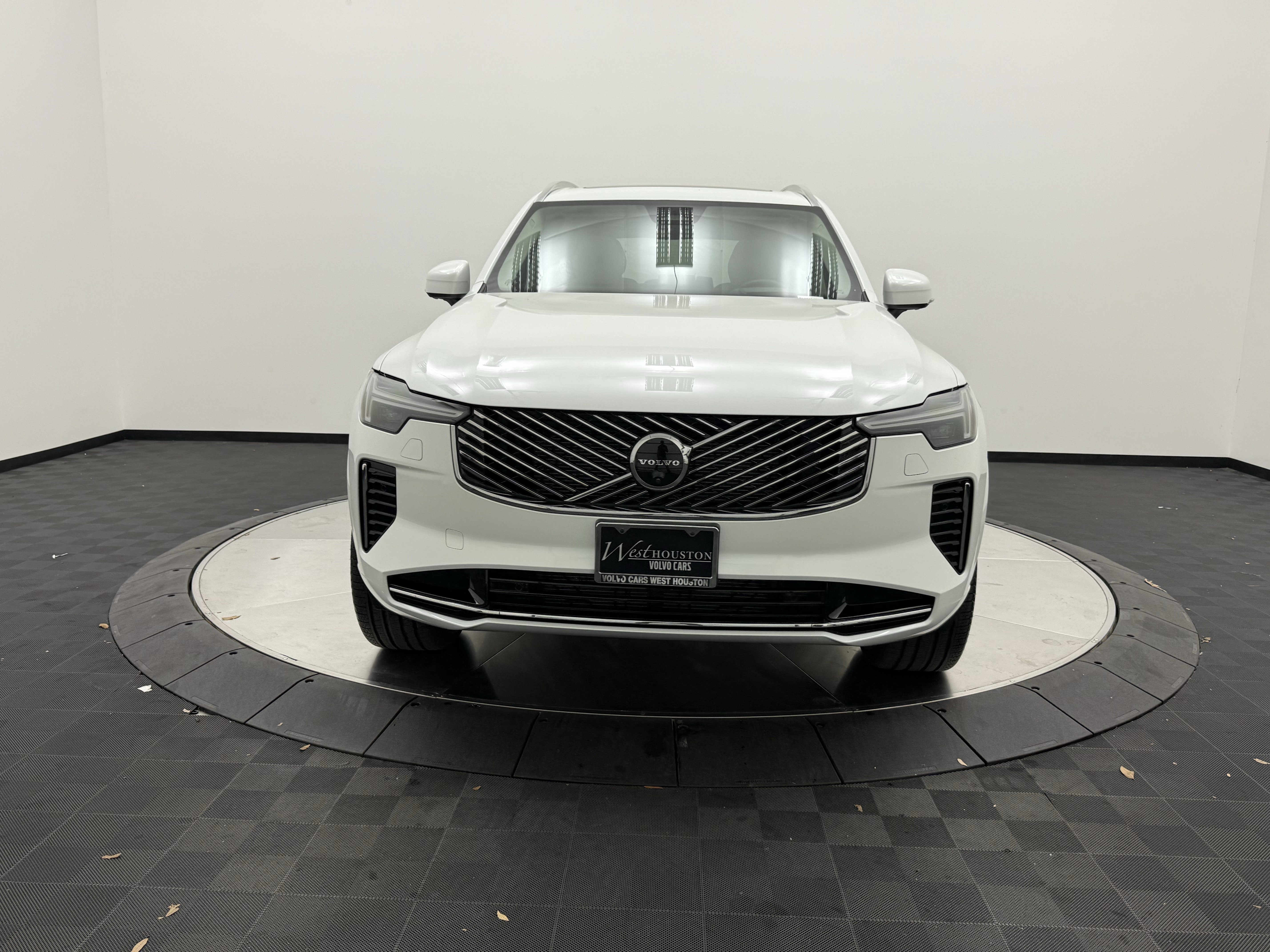 Used 2026 Volvo XC90 B6 Ultra w/ Protection Package image 3