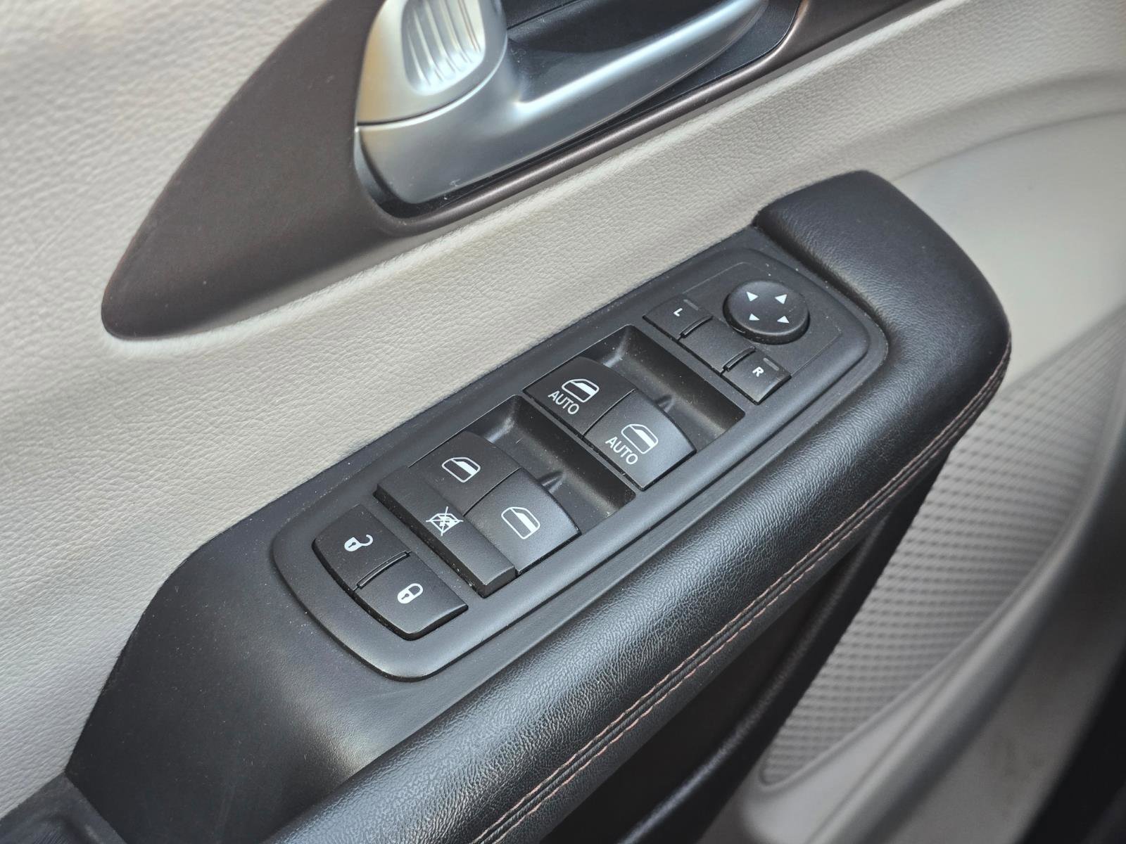 Used 2018 Chrysler Pacifica Touring Plus image 23