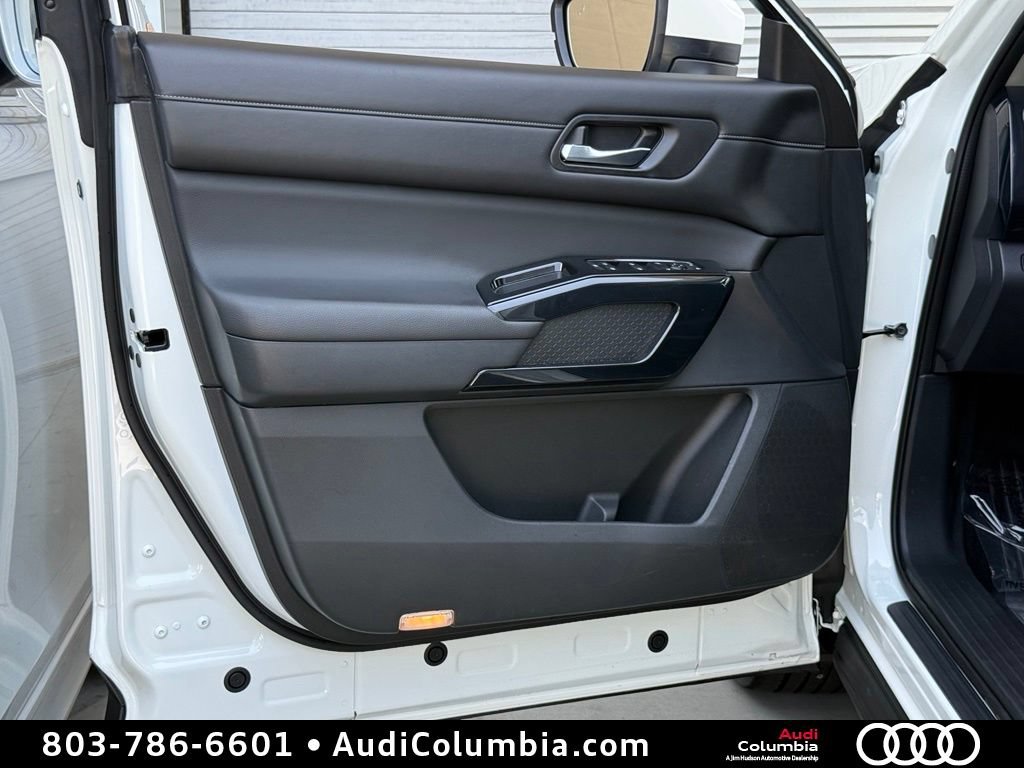 Used 2022 Nissan Pathfinder SV w/ SV Premium Package AWD/4WD image 20