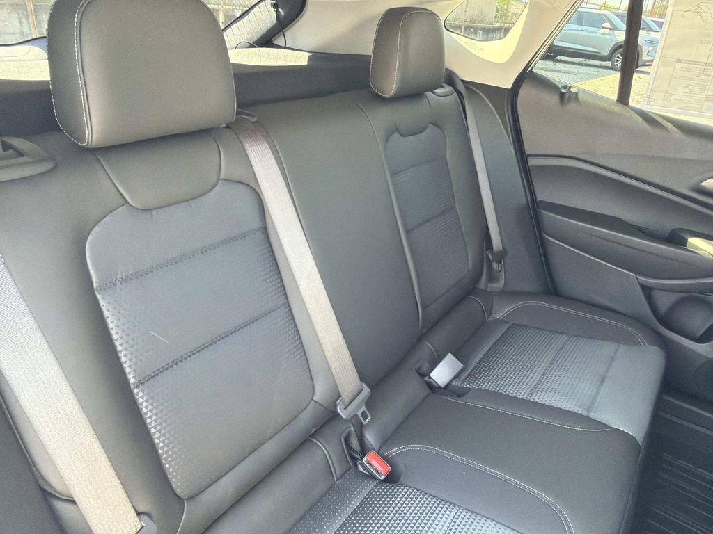 New 2026 Chevrolet Trax LT w/ LT Convenience Package FWD image 10