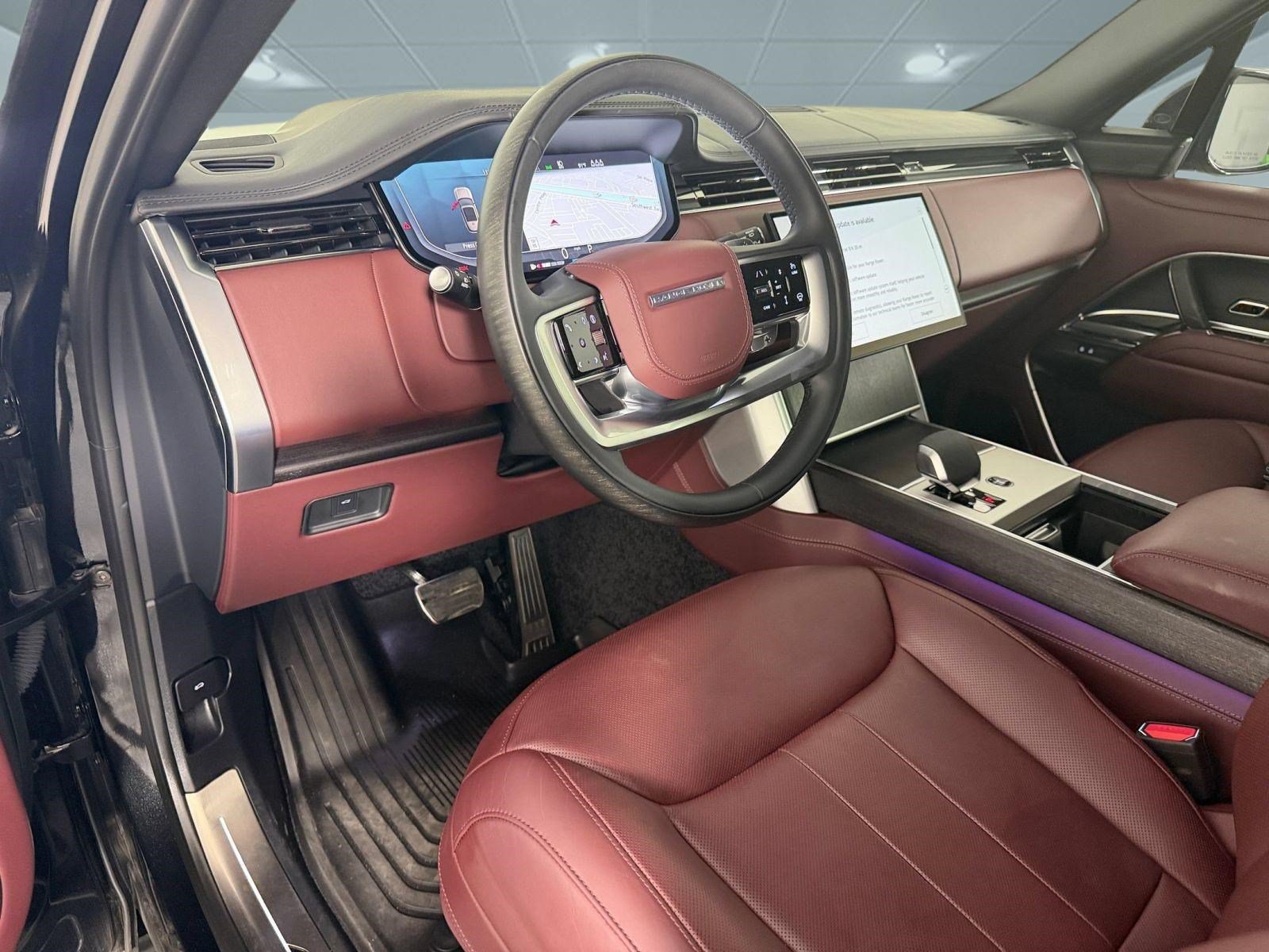 Used 2025 Land Rover Range Rover SE AWD/4WD image 4