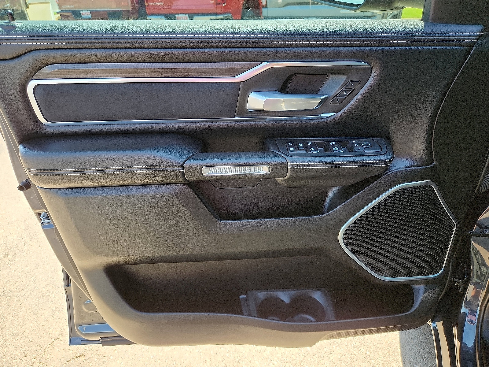 Used 2025 RAM 1500 Laramie image 10