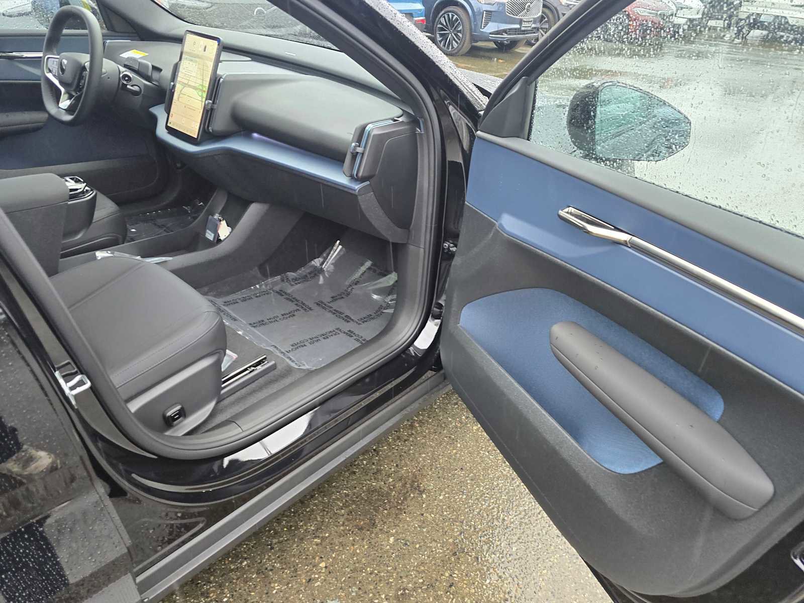 New 2026 Volvo EX30 Plus w/ Protection Package Premier RWD image 12