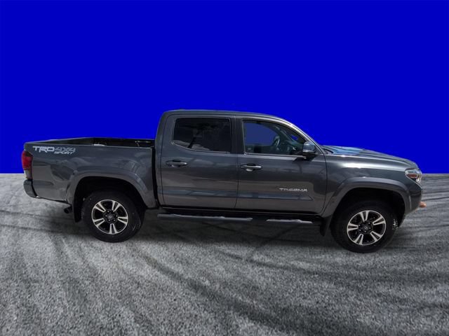 Used 2019 Toyota Tacoma TRD Sport AWD/4WD image 3