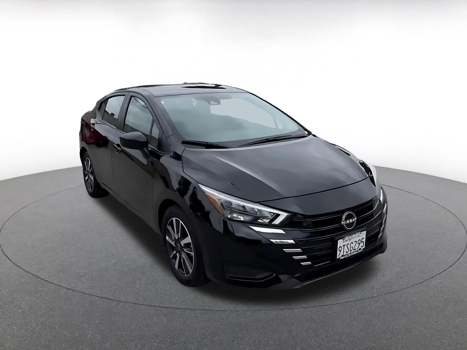 Used 2025 Nissan Versa SV FWD image 3
