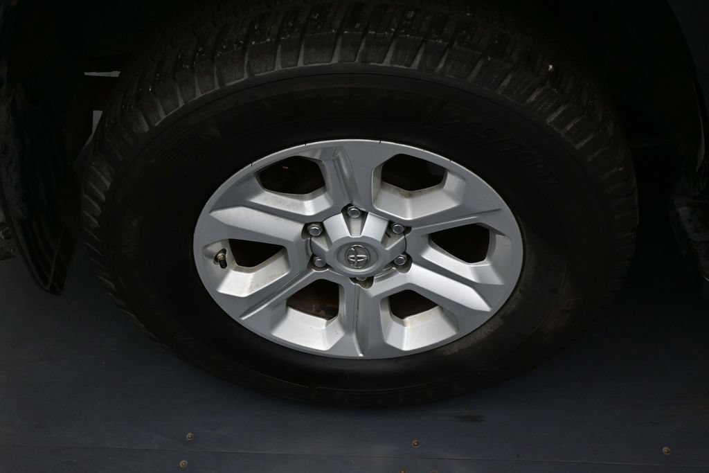 Used 2014 Toyota 4Runner SR5 AWD/4WD image 32