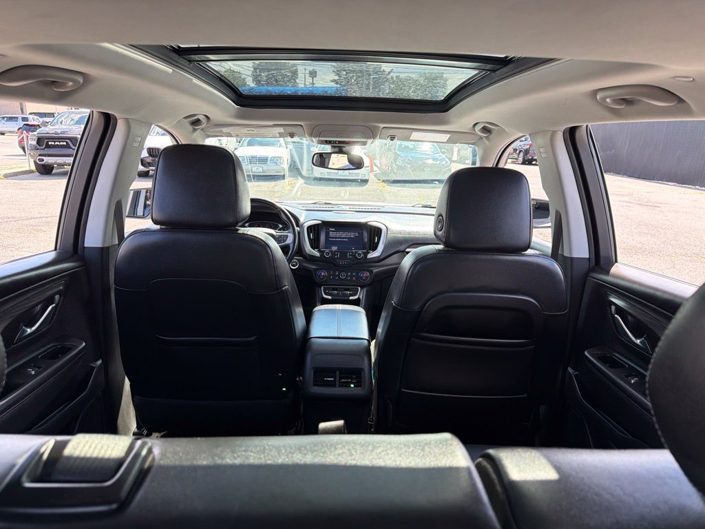 Used 2022 GMC Terrain SLT w/ Infotainment Package II AWD/4WD image 17