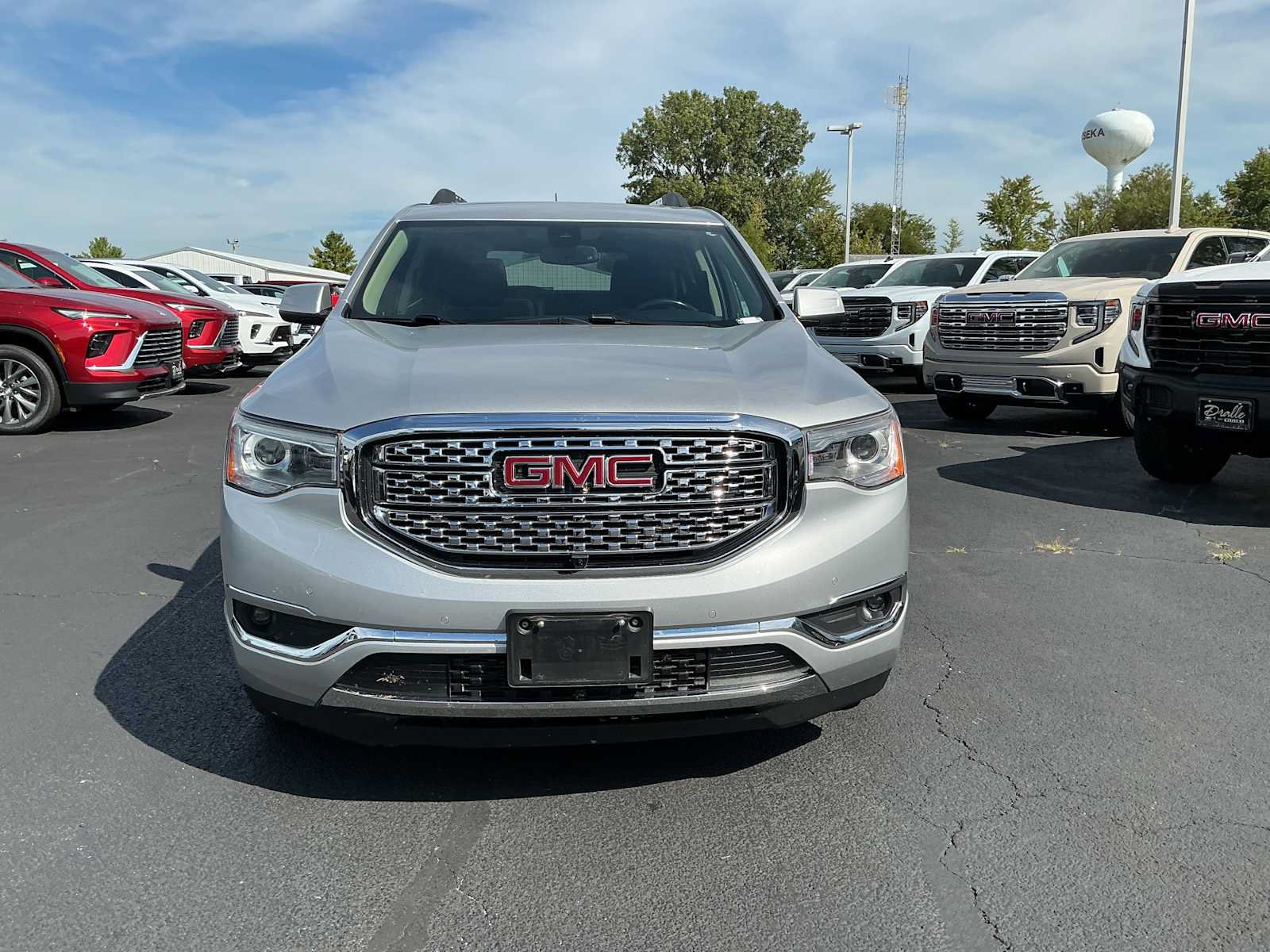 Used 2018 GMC Acadia Denali w/ Technology Package AWD/4WD image 2