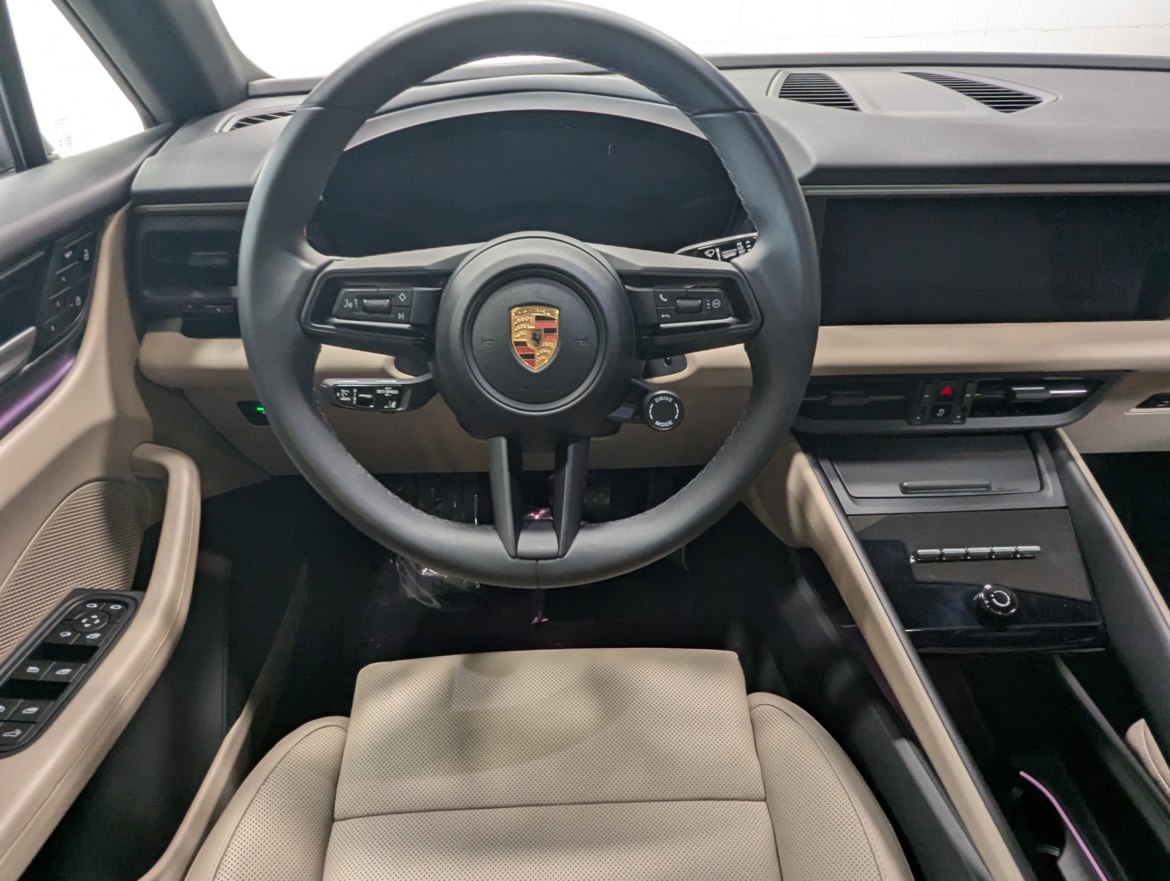 Certified 2025 Porsche Macan 4 Electric image 22