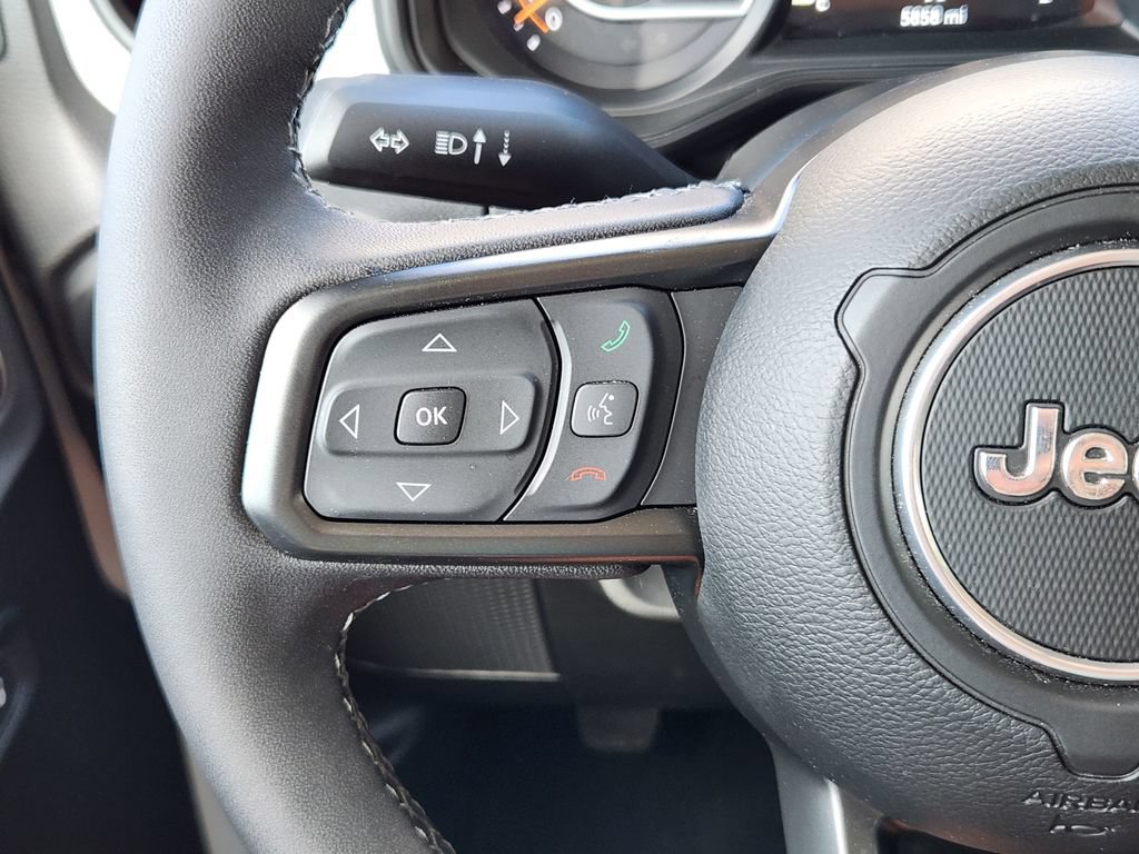 Used 2025 Jeep Wrangler Unlimited Sport AWD/4WD image 18