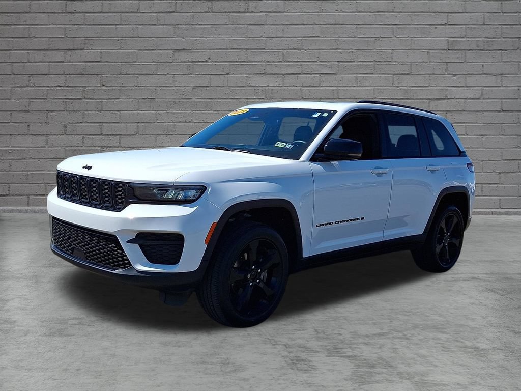 Used 2023 Jeep Grand Cherokee Altitude AWD/4WD image 6