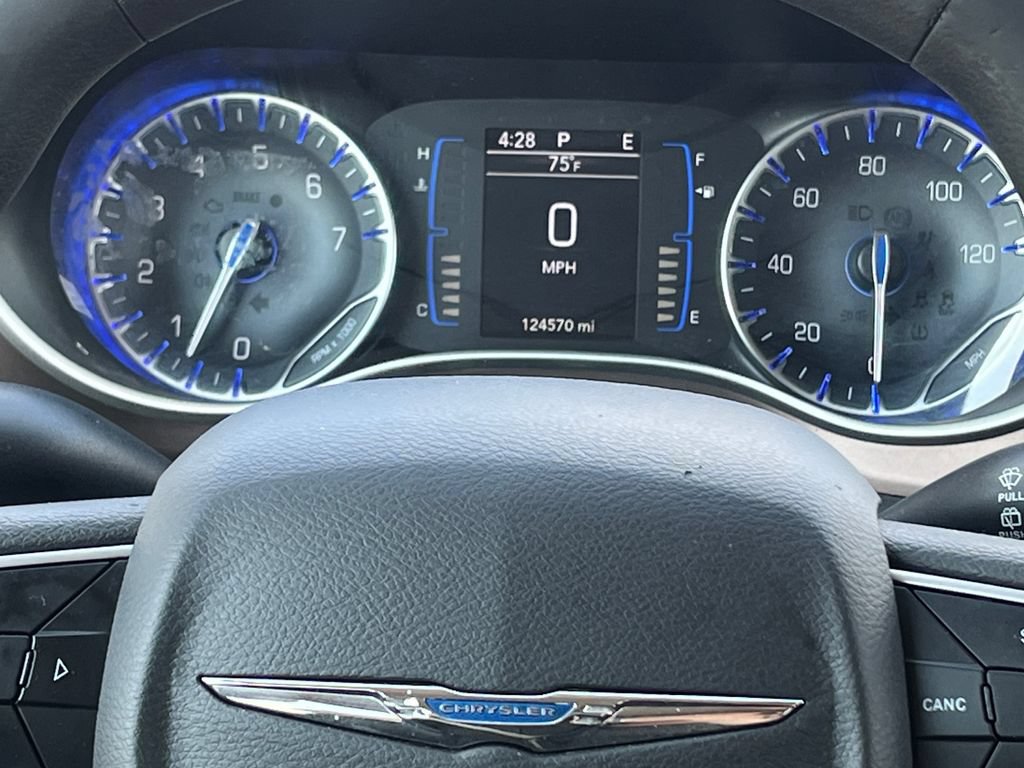 Used 2018 Chrysler Pacifica L FWD image 18