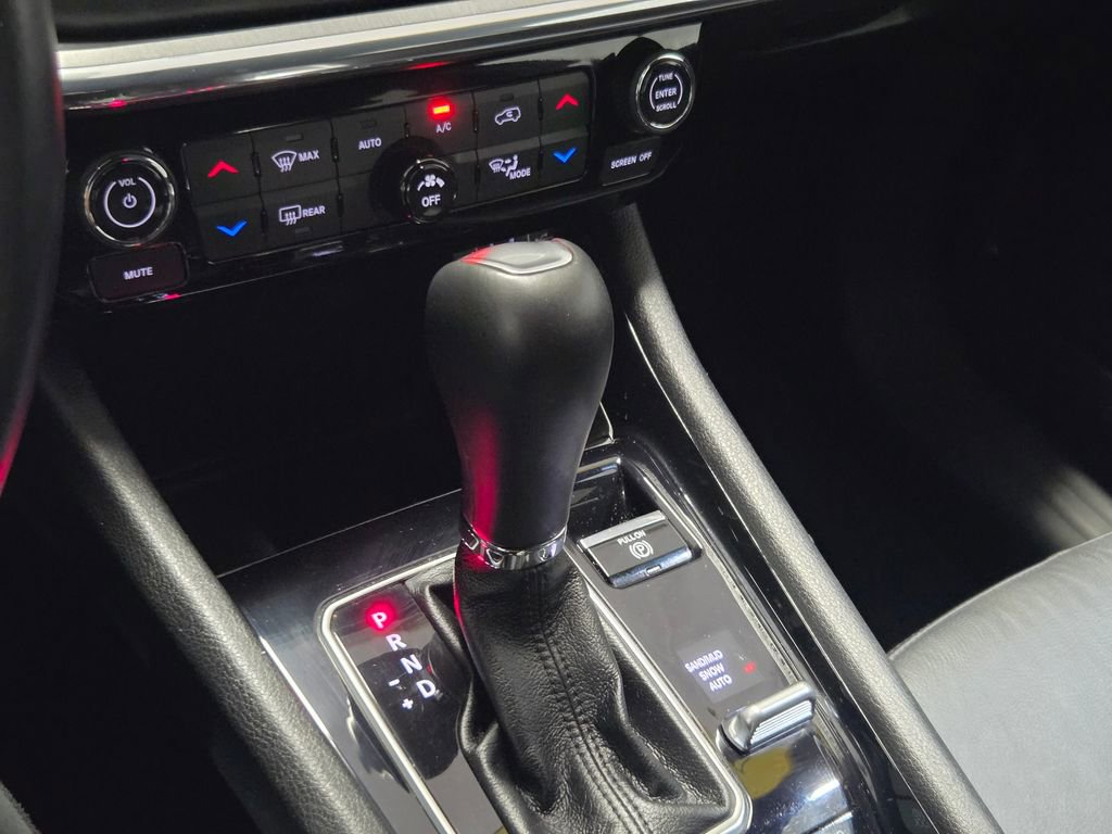 Certified 2022 Jeep Compass Limited image 9