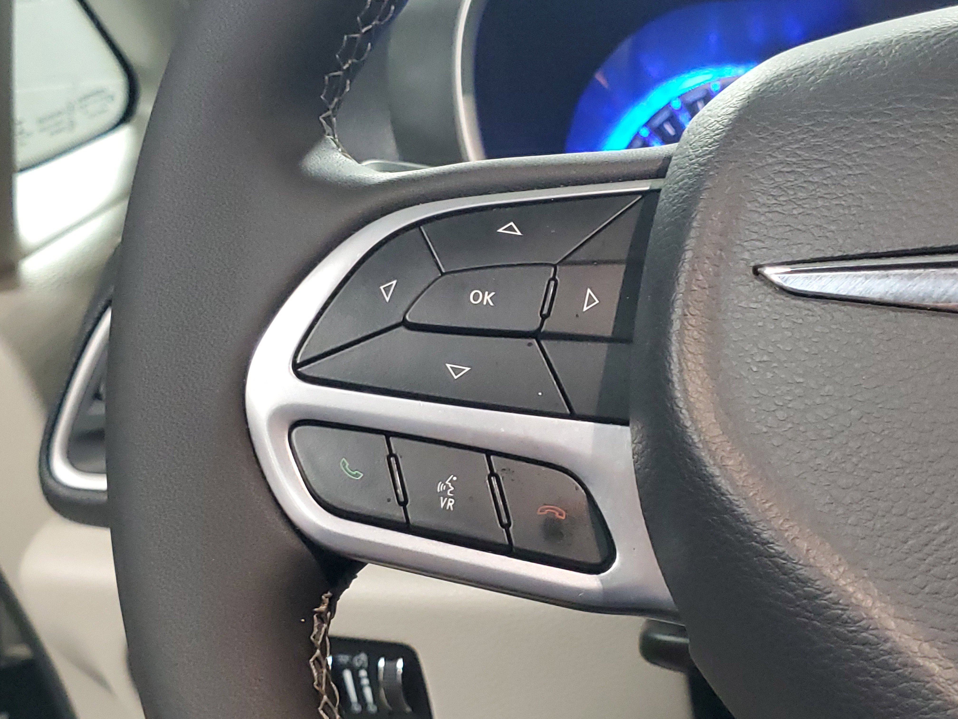 Used 2022 Chrysler Pacifica Touring-L AWD/4WD image 26