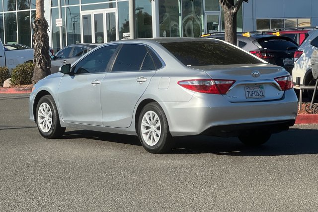 Used 2016 Toyota Camry LE FWD image 6