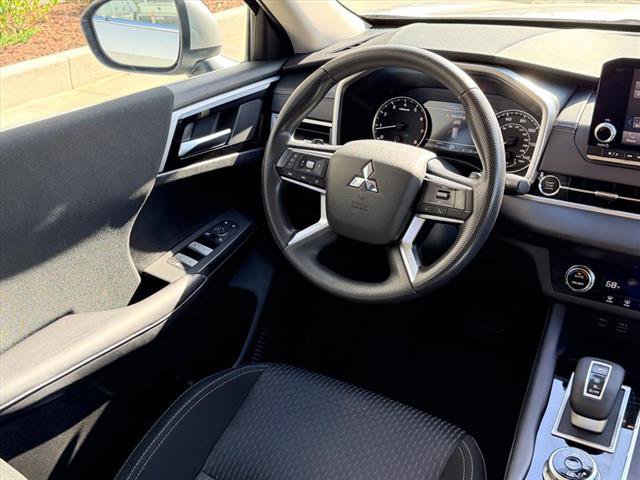 Used 2024 Mitsubishi Outlander ES image 10