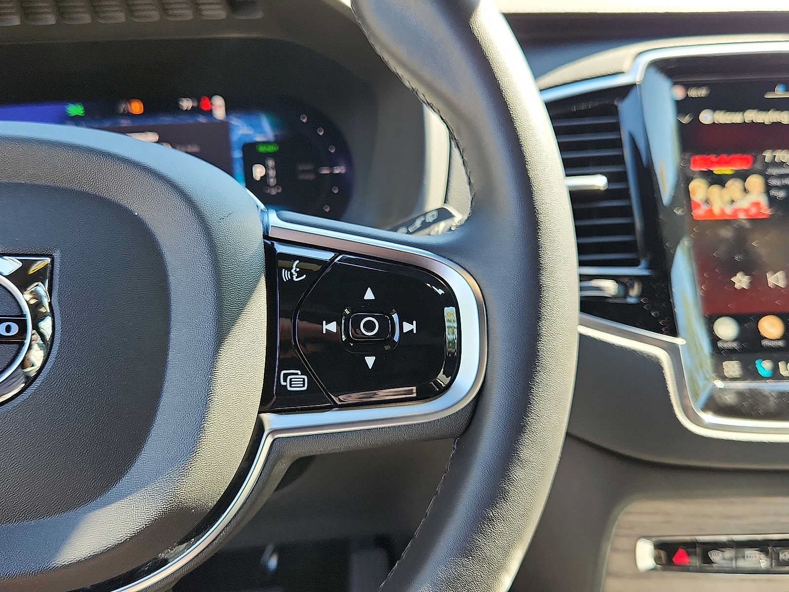 Certified 2024 Volvo XC90 T8 Ultimate w/ Protection Package Premier AWD/4WD image 20