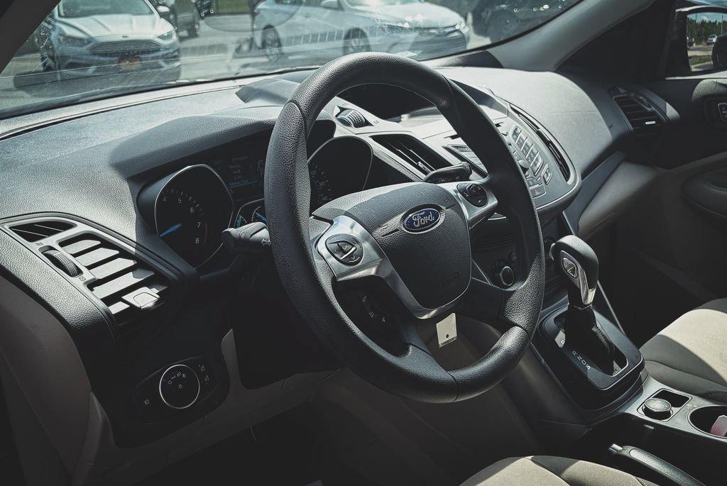 Used 2016 Ford Escape SE FWD image 2
