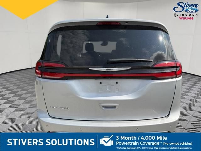 Used 2023 Chrysler Pacifica Touring-L FWD image 7