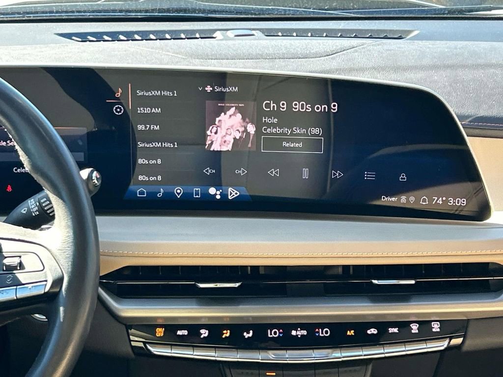 Certified 2024 Cadillac XT4 Luxury w/ Cold Weather Package image 16